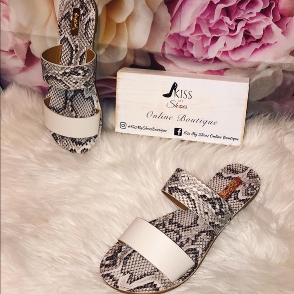 New Queen Sandal in SNAKE 😍 - Picture 3 of 5